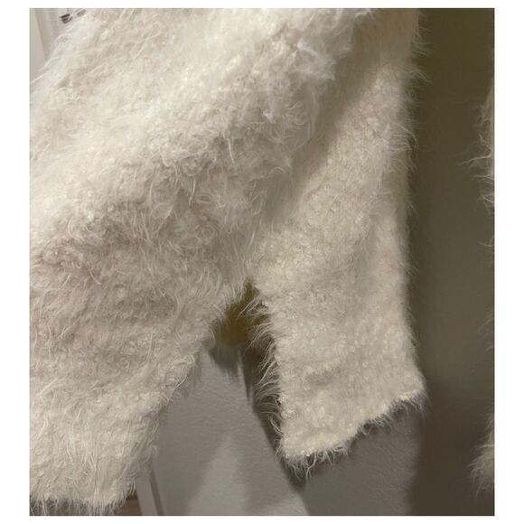 OFFLINE AERIE White Fuzzy Eyelash Turtleneck Pullover Sweater - Picture 4 of 5